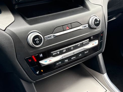 Certified 2020 Ford Explorer XLT w/ Equipment Group 202A image 20