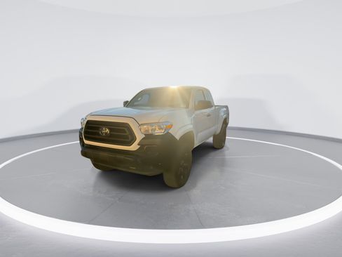 Used 2022 Toyota Tacoma SR image 3