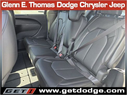 New 2026 Chrysler Pacifica Select image 12