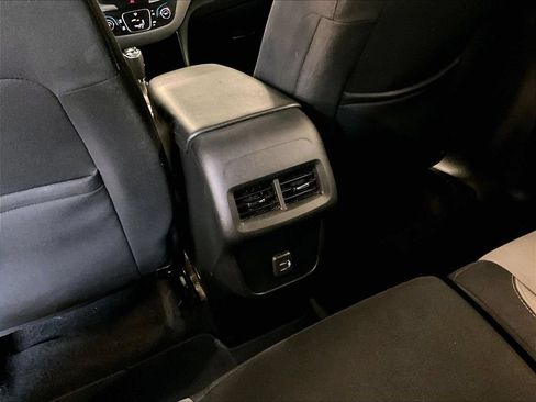 Used 2020 Chevrolet Equinox LS FWD image 29