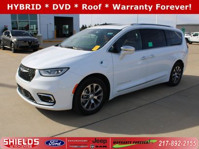 Used 2024 Chrysler Pacifica Pinnacle