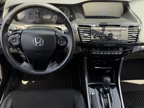 Used 2017 Honda Accord Sport image 12