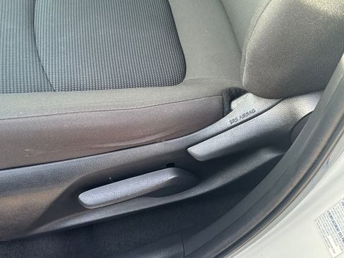 Used 2021 Toyota RAV4 LE image 47