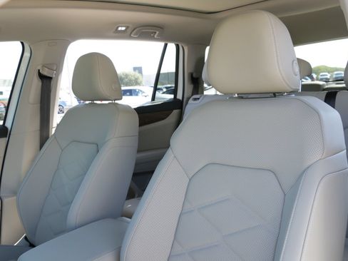 Certified 2026 Volkswagen Atlas SE FWD image 11