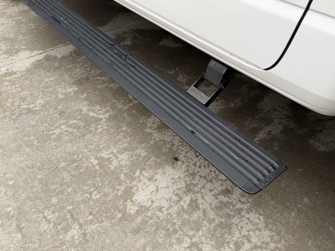 Used 2022 RAM 1500 Laramie AWD/4WD image 11
