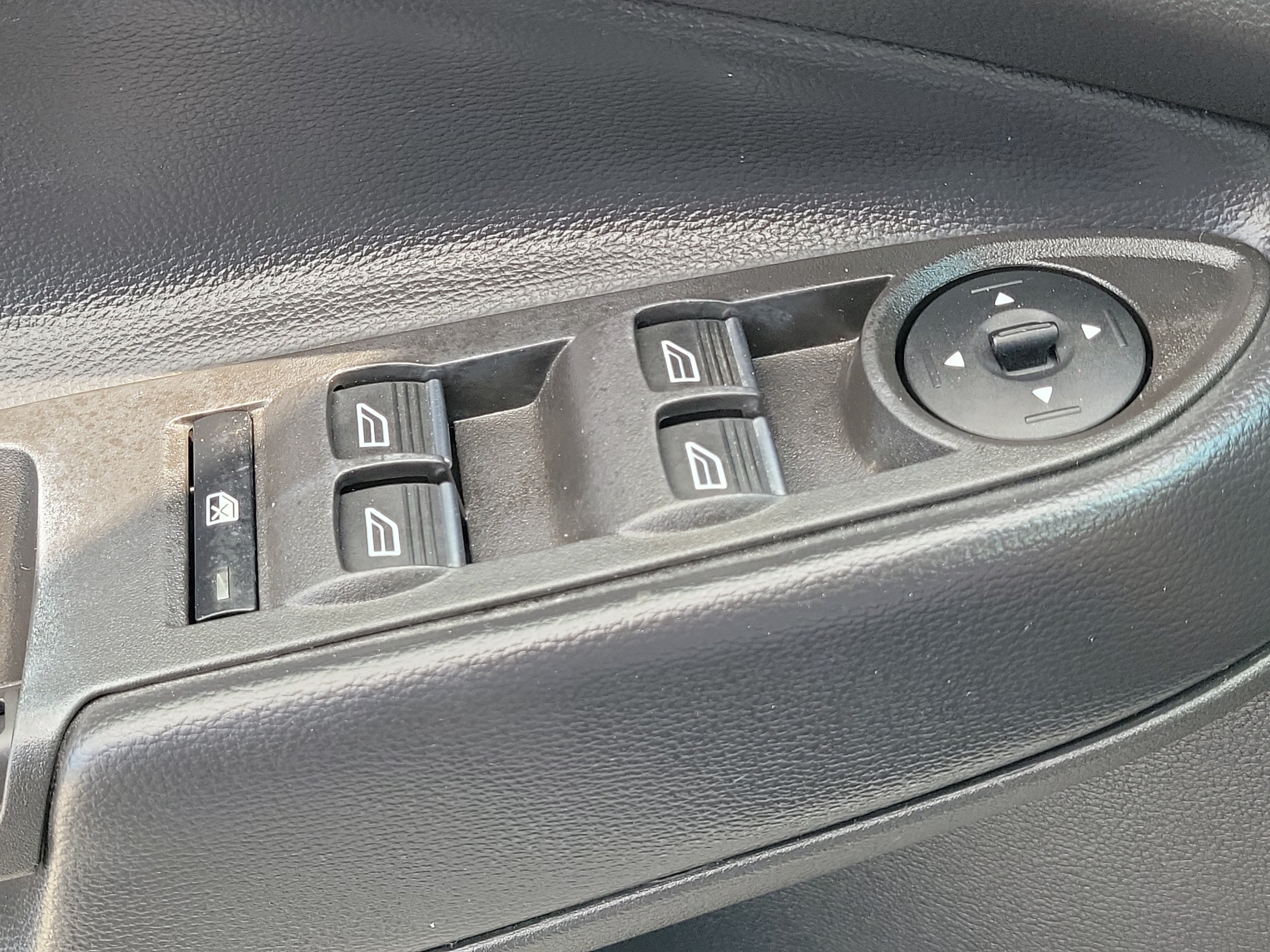 Used 2019 Ford Escape SE FWD image 33
