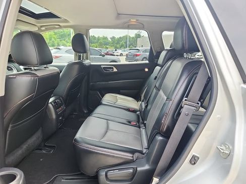 Used 2019 Nissan Pathfinder SL AWD/4WD image 10