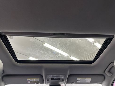 Used 2018 Toyota Highlander SE image 24