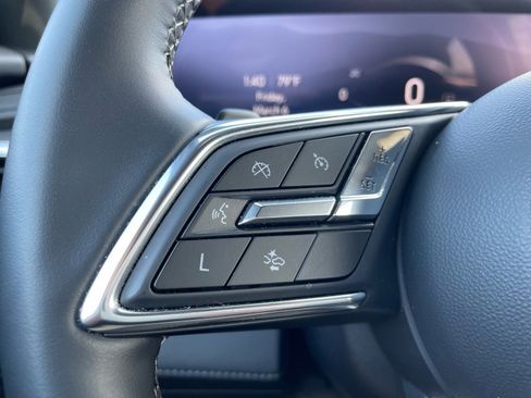 Used 2025 Buick Enclave Preferred image 11