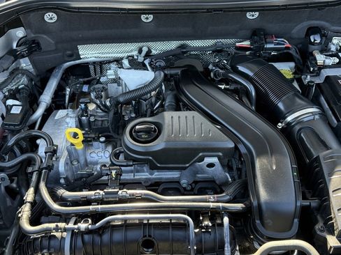 Used 2025 Volkswagen Taos SE image 25