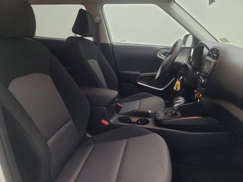 Used 2025 Kia Soul LX w/ LX Technology Package FWD image 21