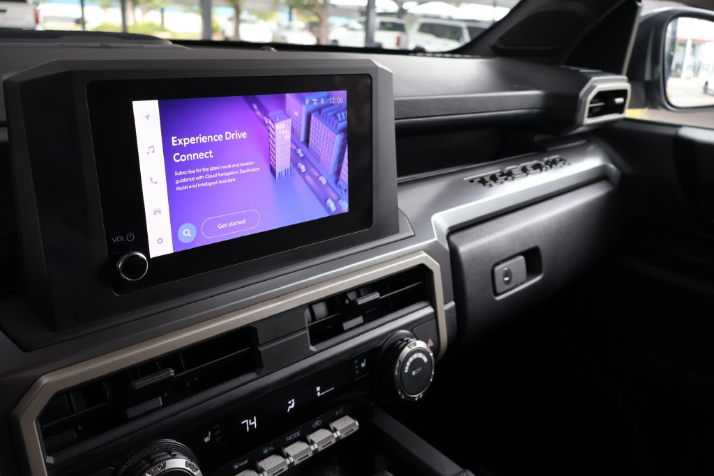 Certified 2025 Toyota Tacoma SR5 AWD/4WD image 24