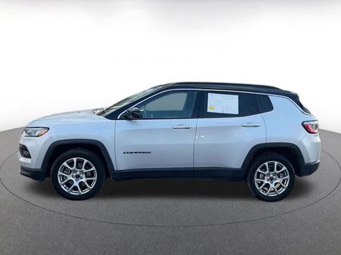 Used 2025 Jeep Compass Limited image 9