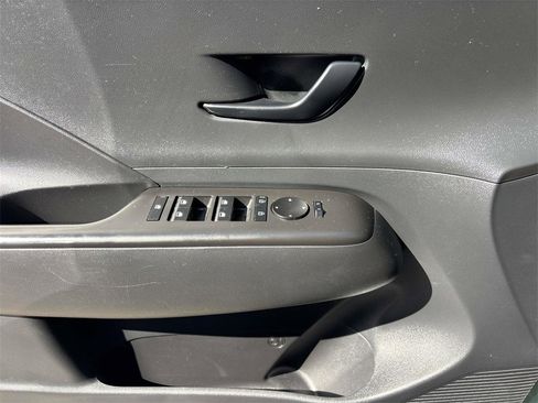 Used 2024 Hyundai Kona SEL image 17