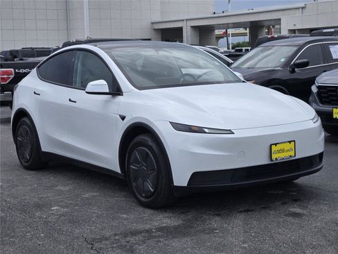 Used 2026 Tesla Model Y 2WD image 3