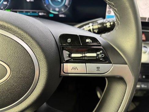 Used 2025 Hyundai Elantra Limited w/ Cargo Package image 19