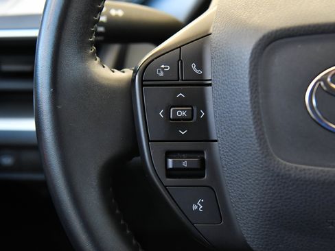 Used 2024 Toyota Prius LE FWD image 30