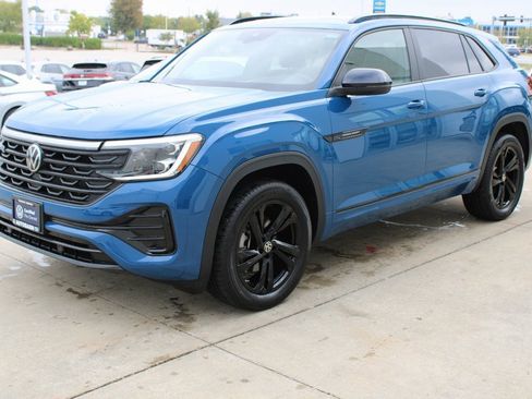 Certified 2025 Volkswagen Atlas Cross Sport SEL R-Line image 3