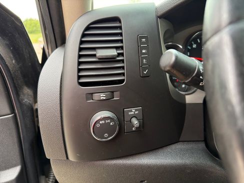 Used 2009 GMC Sierra 1500 SLE w/ Power Pack Plus AWD/4WD image 12