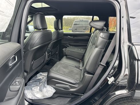 New 2025 Jeep Grand Cherokee L Altitude image 28