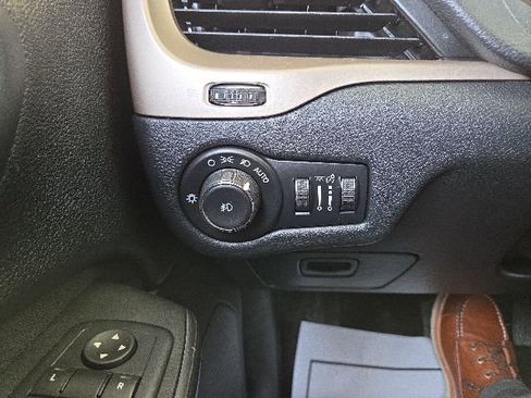 Used 2016 Jeep Cherokee Latitude w/ Cold Weather Group AWD/4WD image 50