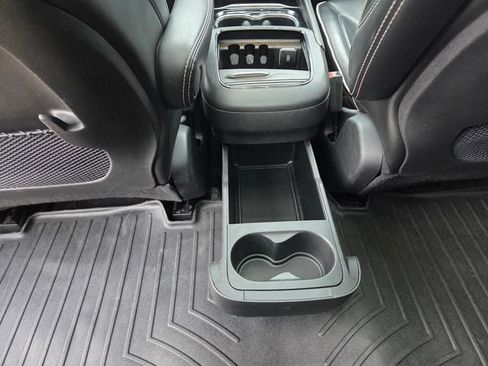 Used 2023 Chrysler Pacifica Limited w/ S Appearance Package AWD/4WD image 22
