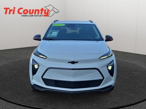 Used 2023 Chevrolet Bolt EUV Premier w/ Sun & Sound Package FWD image 2