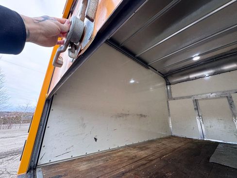 Used 2016 Chevrolet Express 3500 RWD image 21