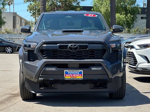 Used 2025 Toyota Tacoma TRD Sport AWD/4WD image 9
