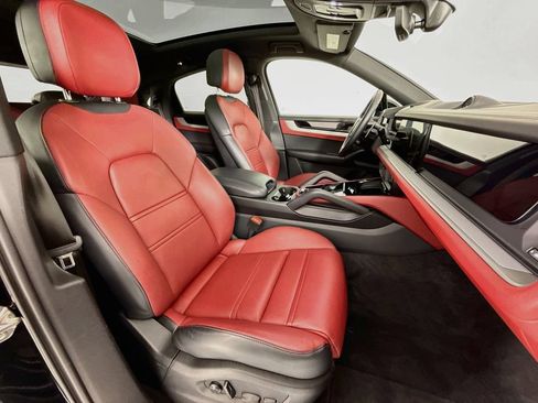 Certified 2024 Porsche Cayenne Coupe AWD/4WD image 30