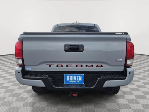 Used 2019 Toyota Tacoma TRD Off-Road AWD/4WD image 5