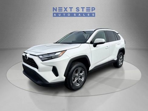 Used 2024 Toyota RAV4 XLE AWD/4WD image 3