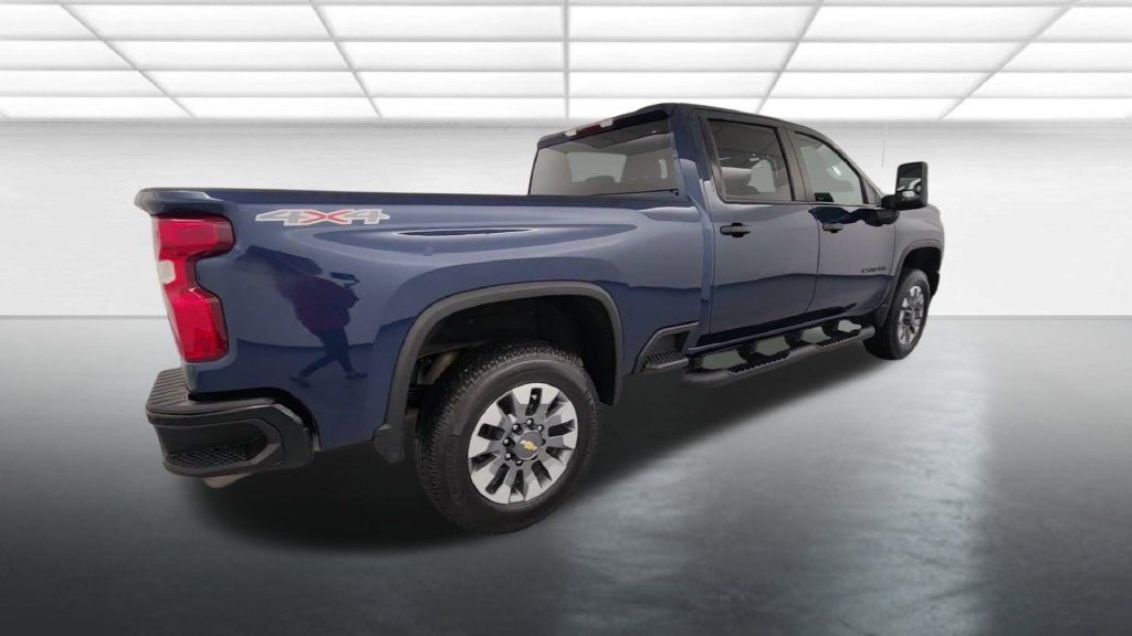 Used 2022 Chevrolet Silverado 2500 Custom w/ Custom Value Package AWD/4WD image 8