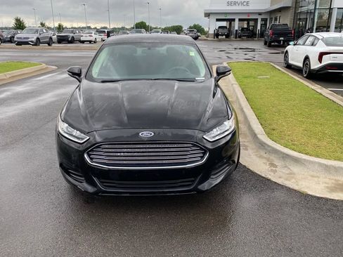 Used 2014 Ford Fusion SE FWD image 2