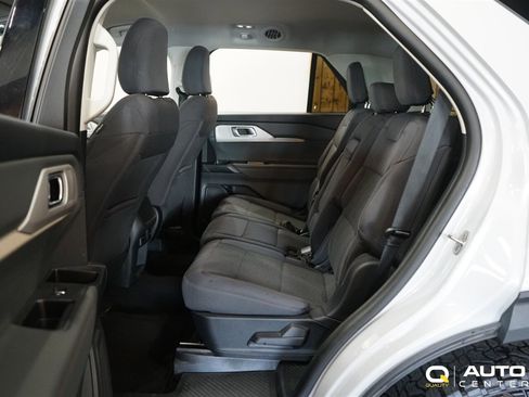 Used 2025 Ford Explorer Active AWD/4WD image 23