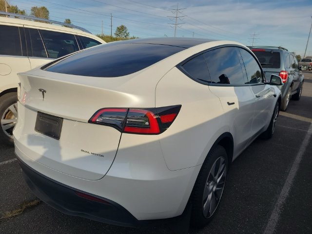 Used 2023 Tesla Model Y Long Range AWD/4WD image 2