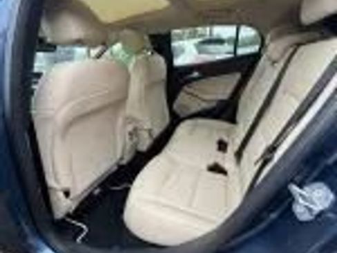 Used 2019 Mercedes-Benz GLA 250 4MATIC w/ Premium Package image 11