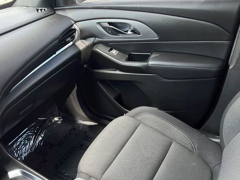 Used 2023 Chevrolet Traverse LT FWD image 12