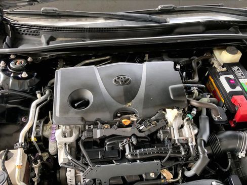 Used 2018 Toyota Camry SE w/ Moonroof Package FWD image 30