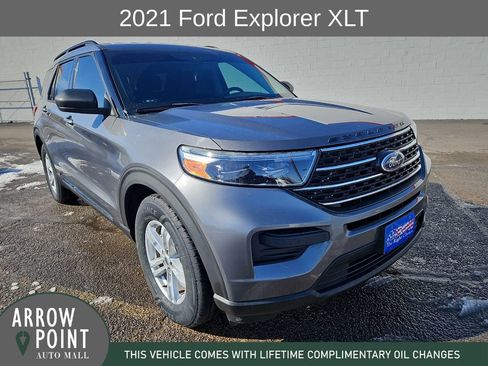 Used 2021 Ford Explorer XLT image 2
