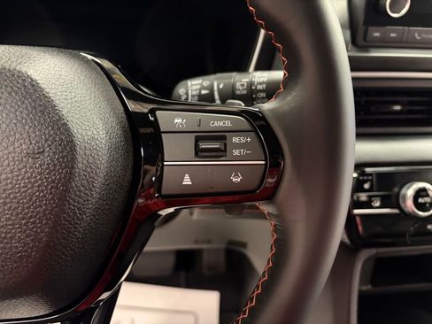 Used 2025 Honda Pilot Sport image 14