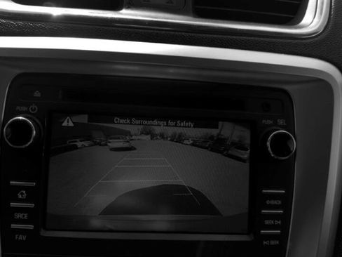 Used 2016 GMC Acadia SLE image 13