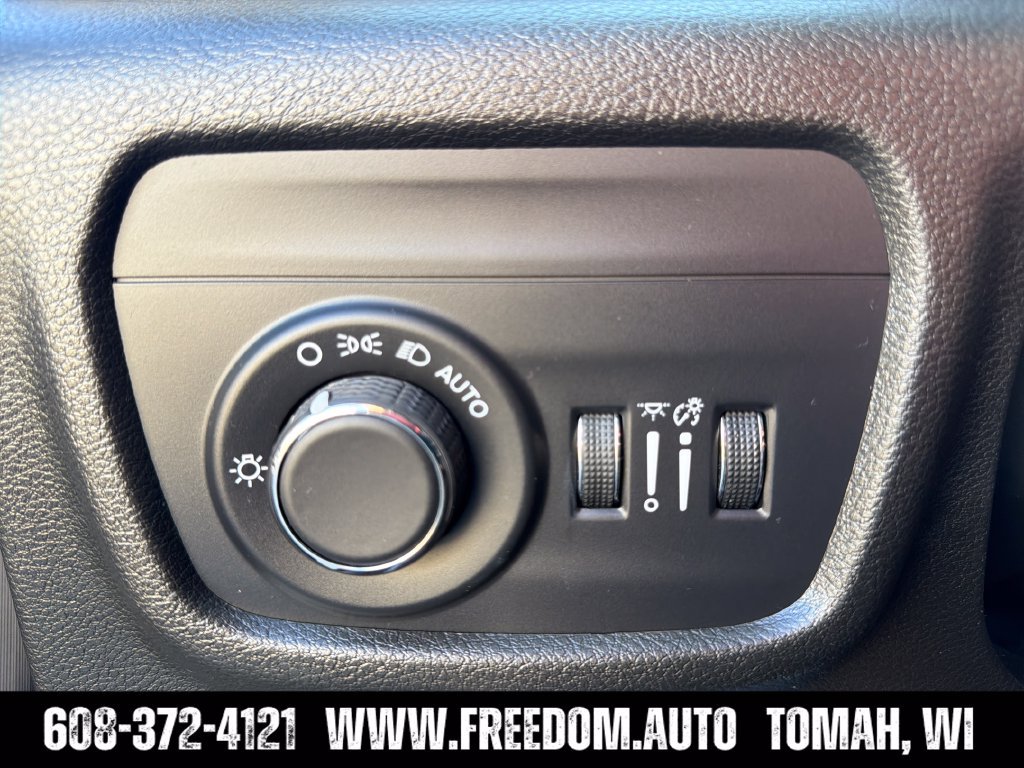 Used 2024 Jeep Grand Cherokee L Altitude AWD/4WD image 23
