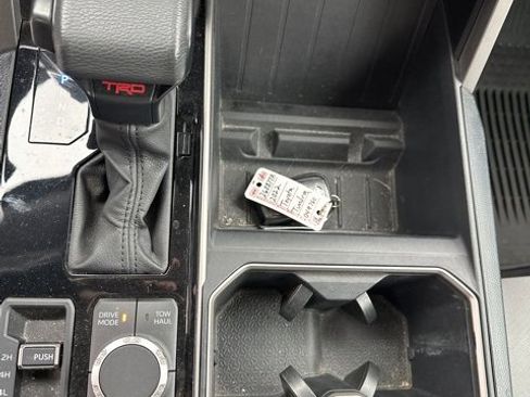 Used 2022 Toyota Tundra SR5 w/ TRD Off-Road Package image 11