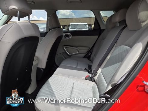 Used 2025 Kia Soul LX w/ LX Technology Package FWD image 6