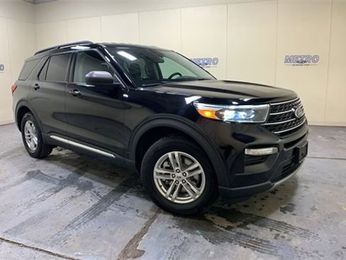 Certified 2021 Ford Explorer XLT w/ Equipment Group 202A image 1