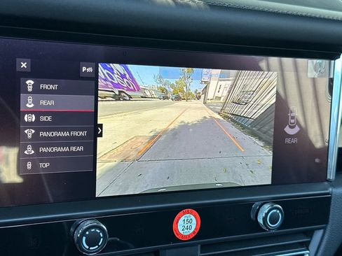 Certified 2026 Porsche Macan AWD/4WD image 23
