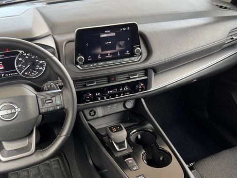Used 2025 Nissan Rogue SV FWD image 20