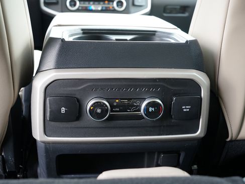 Used 2024 Ford Expedition XLT image 31