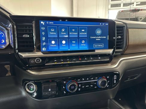Used 2022 Chevrolet Silverado 1500 High Country w/ LPO, Dark Essentials Package AWD/4WD image 21